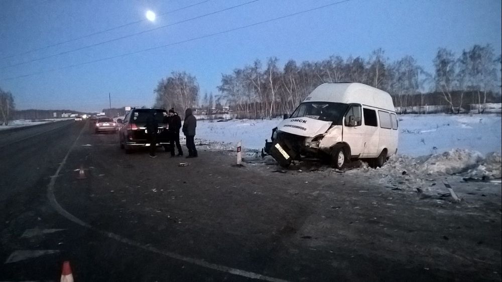 Шесть человек пострадали в ДТП с маршруткой в Омске Шесть человек пострадали в ДТП с маршруткой в Омске