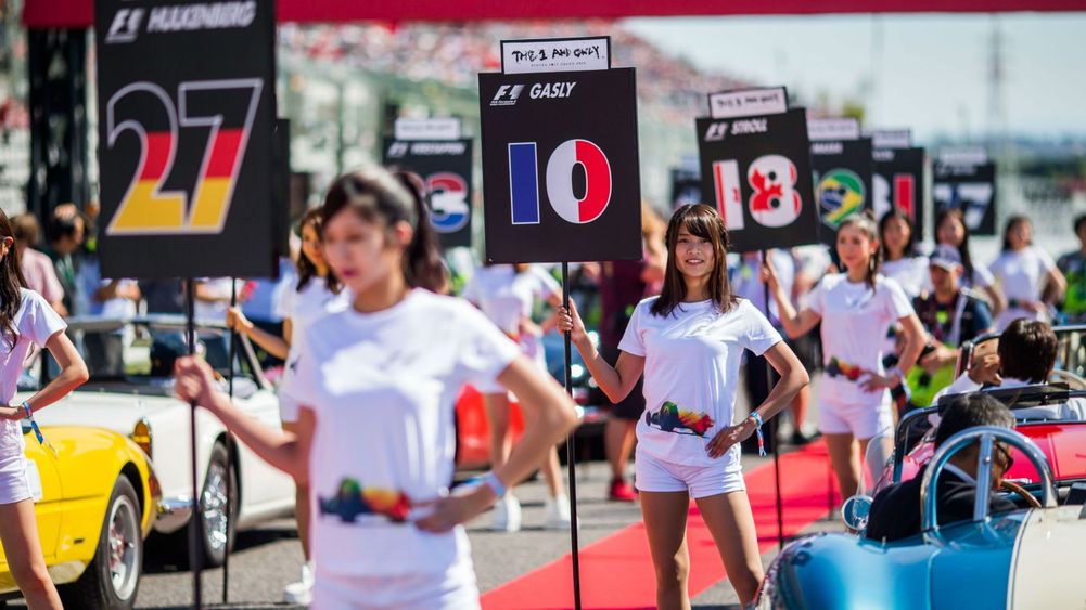 formula-one-grid-girls_x77579dmt9db1s8ja28ck2i41