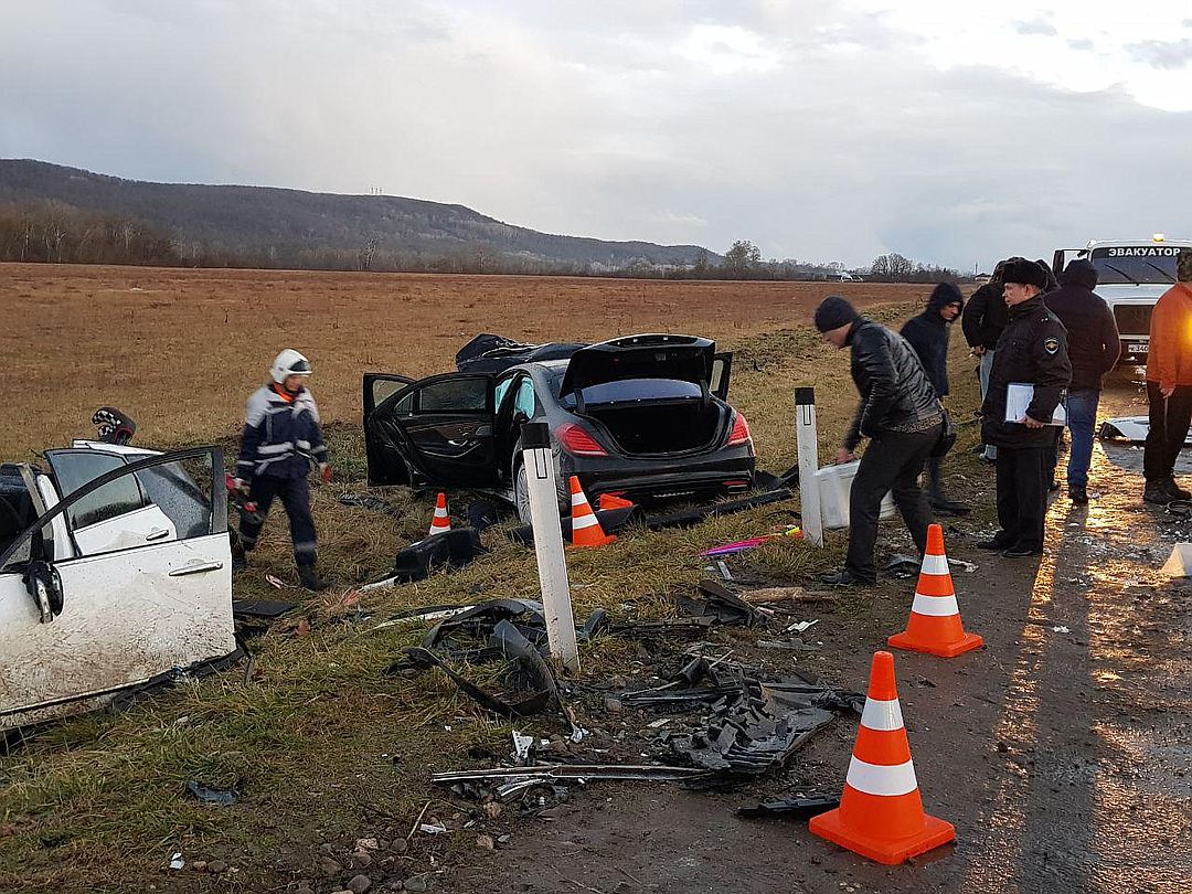 В Апшеронском районе в ДТП погибли женщина и ребенок В Апшеронском районе в ДТП погибли женщина и ребенок