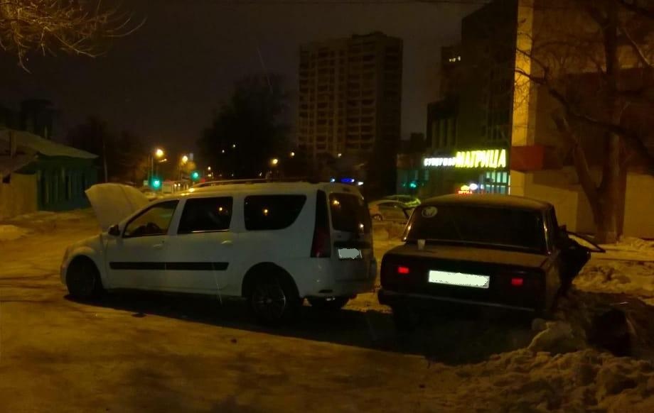 В Уфе в ночном ДТП пострадали пять человек (3)