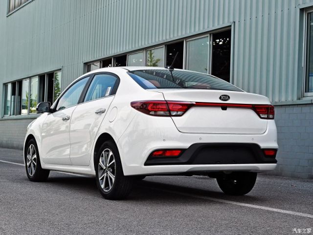 Kia K2S вид сзади
