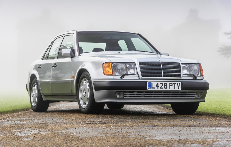 Роуэн Аткинсон продаёт на аукционе Mercedes-Benz 500 E 1993 года выпуска