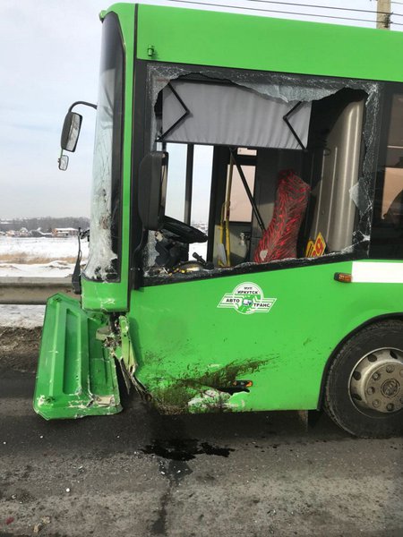 Два человека погибли в ДТП с маршруткой в Иркутске Два человека погибли в ДТП с маршруткой в Иркутске (1)