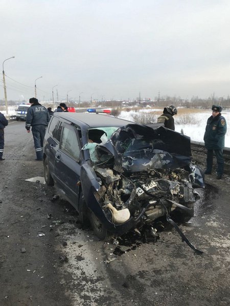 Два человека погибли в ДТП с маршруткой в Иркутске Два человека погибли в ДТП с маршруткой в Иркутске (2)