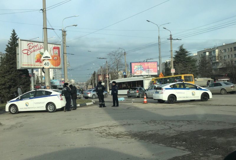 В Севастополе насмерть сбили пешехода В Севастополе насмерть сбили пешехода (2)