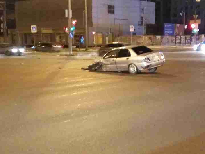 Два человека пострадали в ночном ДТП в Екатеринбурге Два человека пострадали в ночном ДТП в Екатеринбурге (1)