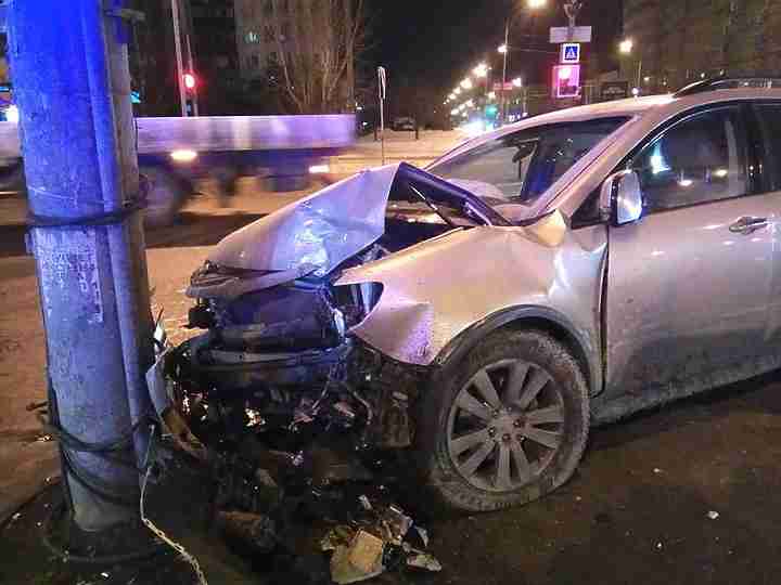 Два человека пострадали в ночном ДТП в Екатеринбурге Два человека пострадали в ночном ДТП в Екатеринбурге (3)