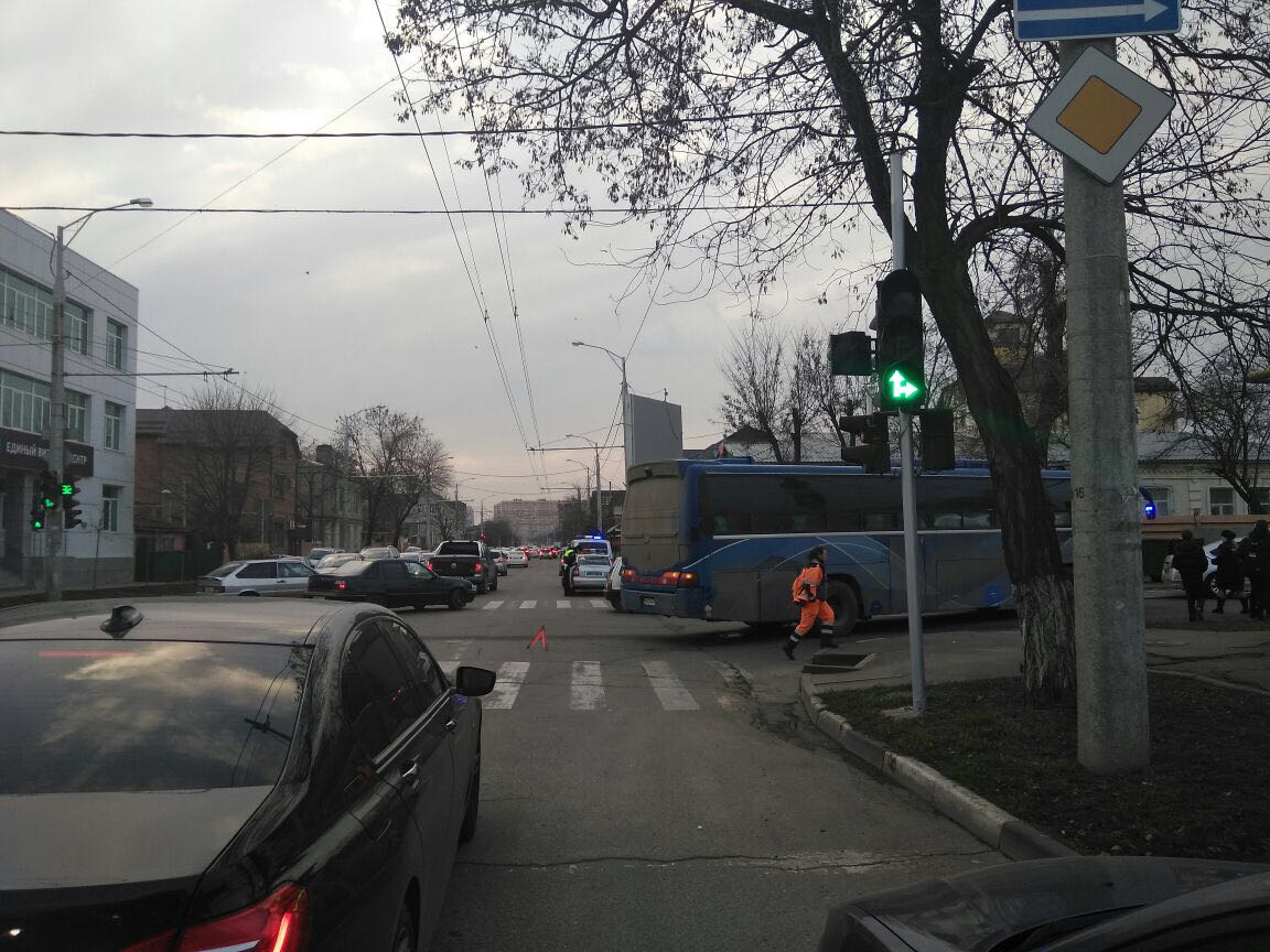 Автобус насмерть сбил ребенка в Краснодаре Автобус насмерть сбил ребенка в Краснодаре