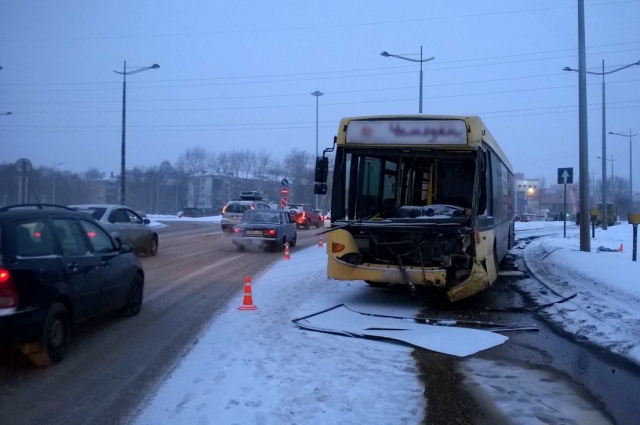В Перми в ДТП с двумя автобусами погиб ребенок В Перми в ДТП с двумя автобусами погиб ребенок