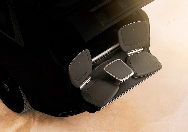 Rolls-Royce придумал выдвижные кресла