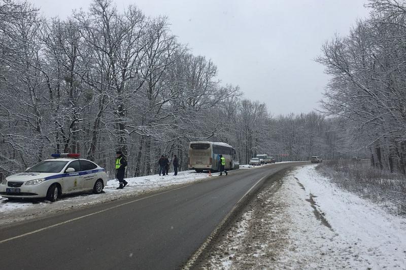 Два человека погибли в ДТП с автобусом под Горячим Ключом Два человека погибли в ДТП с автобусом под Горячим Ключом (3)