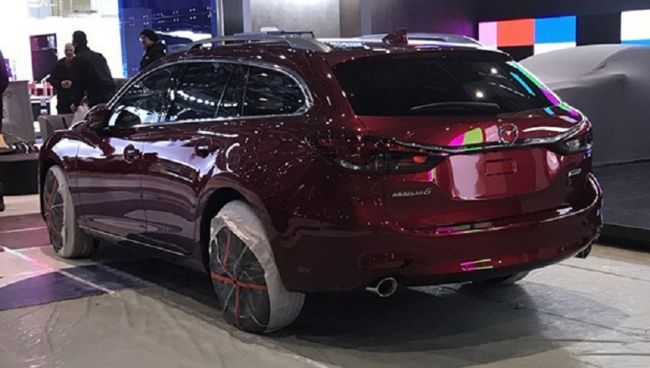 Mazda6 снята фотошпионами прямо на стенде в Женеве 2