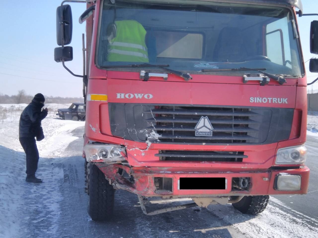Пассажир ВАЗа погиб в ДТП с грузовиком в Орске Пассажир ВАЗа погиб в ДТП с грузовиком в Орске (3)