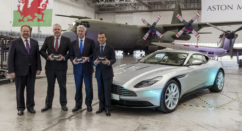 Aston Martin открывает завод в военном ангаре