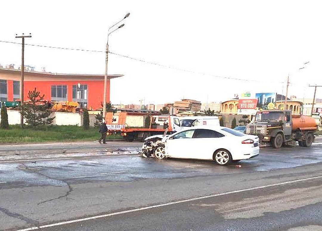 Под Анапой в тройном ДТП пострадал водитель Под Анапой в тройном ДТП пострадал водитель