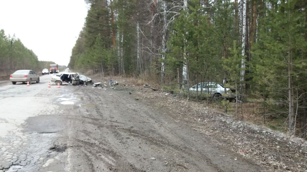 Два человека погибли в ДТП в Свердловской области Два человека погибли в ДТП в Свердловской области (1)