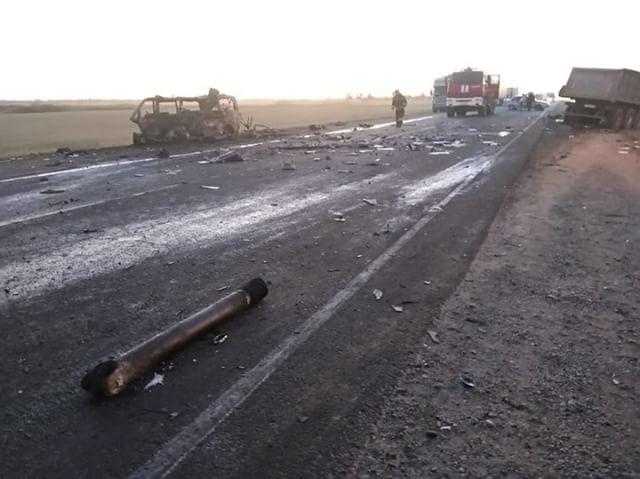 В ДТП с микроавтобусом под Славянском-на-Кубани погибли люди В ДТП с микроавтобусом под Славянском-на-Кубани погибли люди (5)