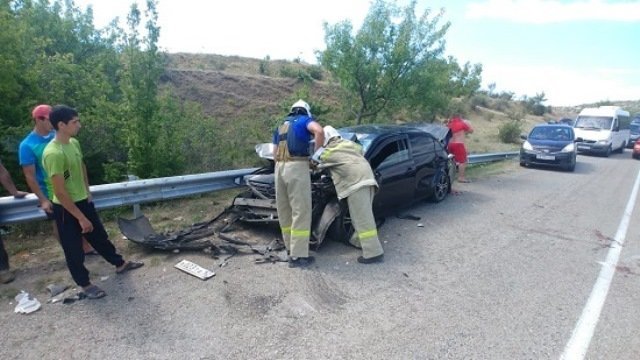 Шесть взрослых и пять детей пострадали в ДТП в Крыму (3)
