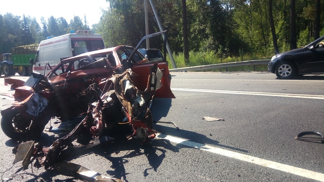 Водитель ВАЗа погиб в ДТП в Ленобласти Водитель ВАЗа погиб в ДТП в Ленобласти (1)