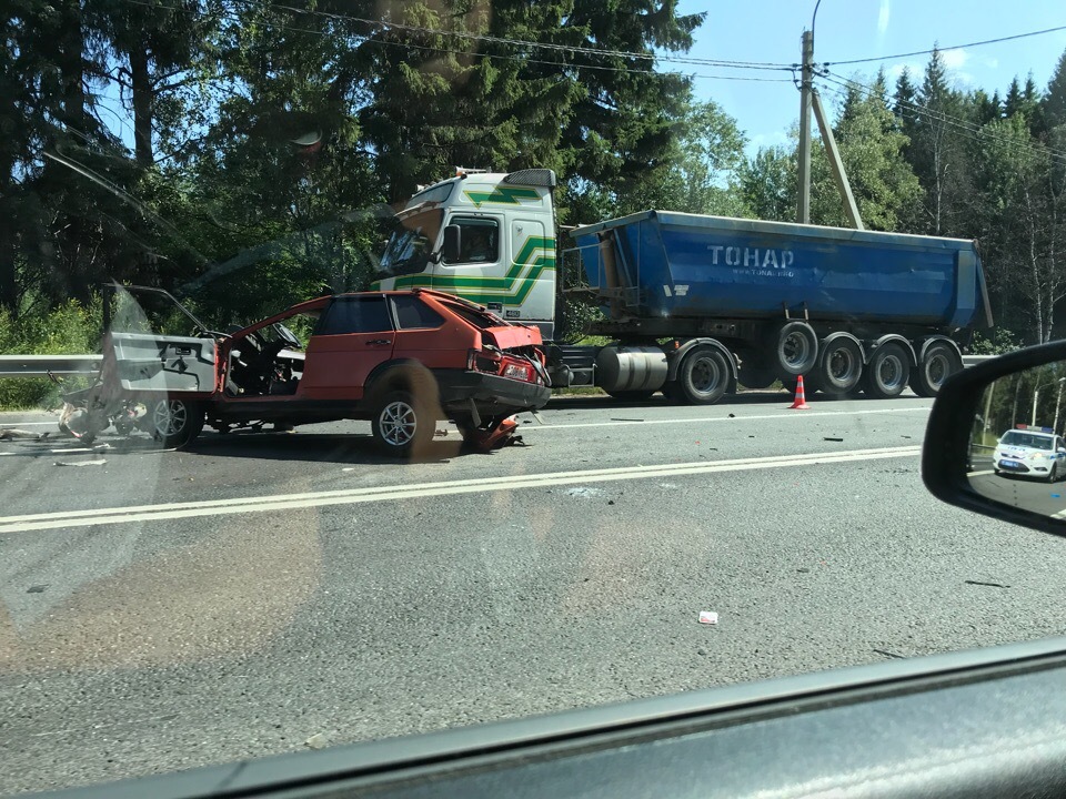 Водитель ВАЗа погиб в ДТП в Ленобласти Водитель ВАЗа погиб в ДТП в Ленобласти (2)