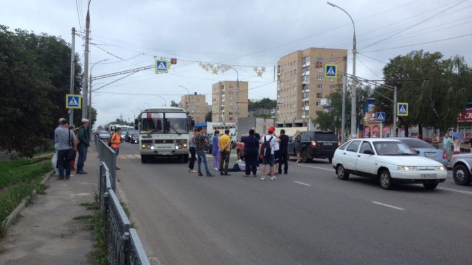 В Орле маршрутка сбила мужчину на переходе В Орле маршрутка сбила мужчину на переходе