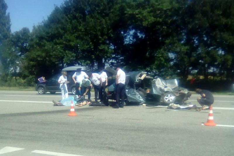 Два человека погибли в ДТП с бетономешалкой в Курганинском районе Два человека погибли в ДТП с бетономешалкой в Курганинском районе (1)