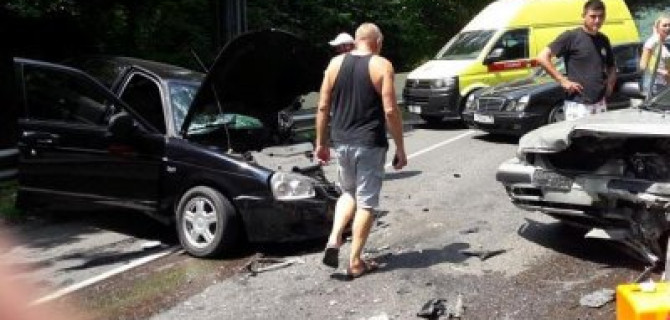Два человека погибли в лобовом ДТП в Сочи