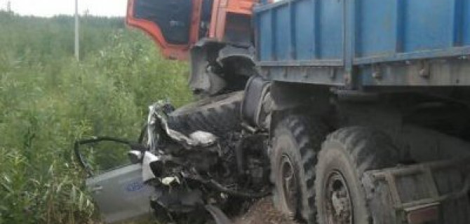 Три человека погибли в ДТП с КамАЗом в Югре