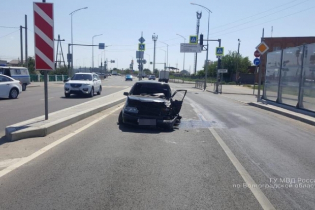 В ДТП в Волгограде пострадали два водителя В ДТП в Волгограде пострадали два водителя (1)