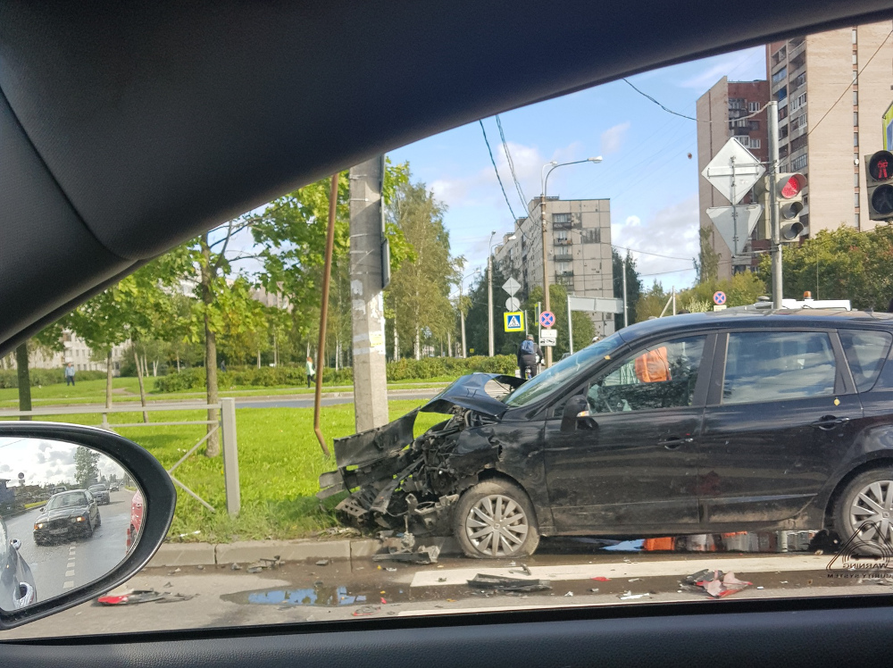 Женщина и ребенок пострадали в ДТП в Колпино Женщина и ребенок пострадали в ДТП в Колпино (1)