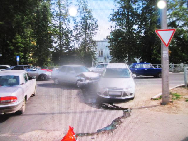 Двое детей пострадали в ДТП в Новомосковске Двое детей пострадали в ДТП в Новомосковске