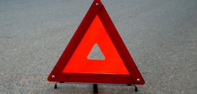 В Москве перевернувшаяся легковушка задела четыре машины
