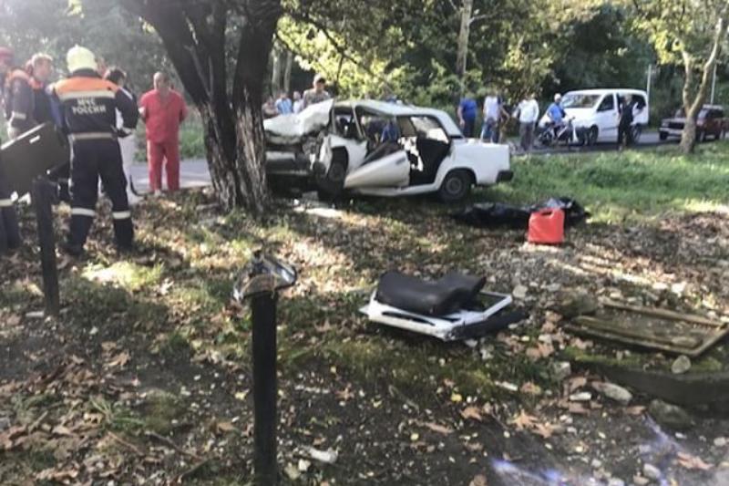 Молодой водитель ВАЗа погиб в ДТП в Туапсинском районе, врезавшись в дерево