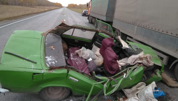 Два человека погибли в ДТП под Новосибирском Два человека погибли в ДТП под Новосибирском (2)