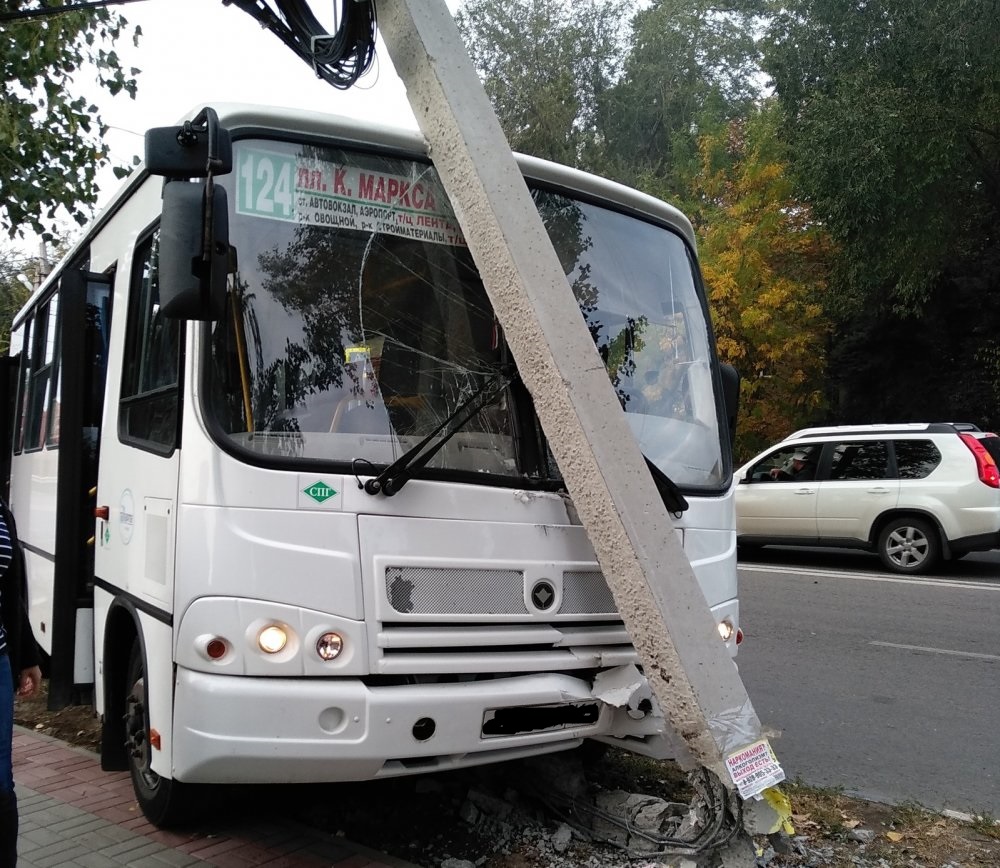 Два пассажира автобуса пострадали в ДТП в Аксае Два пассажира автобуса пострадали в ДТП в Аксае