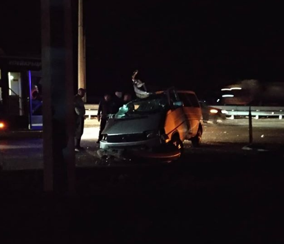 Два человека погибли в ДТП с микроавтобусом под Симферополем