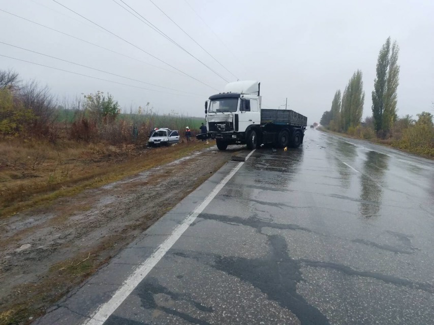 Две женины погибли в ДТП с грузовиком в Марксовском районе