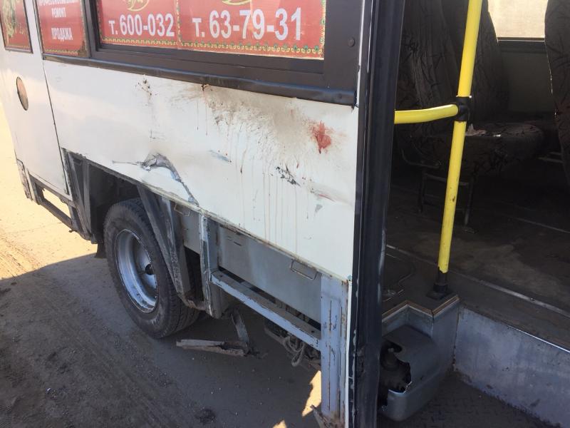 В Бурятии пассажирка автобуса погибла, выпав на дорогу В Бурятии пассажирка автобуса погибла, выпав на дорогу (1)
