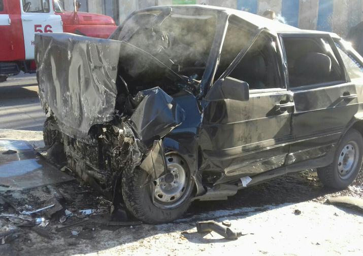 В Кимовске ВАЗ врезался в монумент – водитель погиб В Кимовске ВАЗ врезался в монумент – водитель погиб