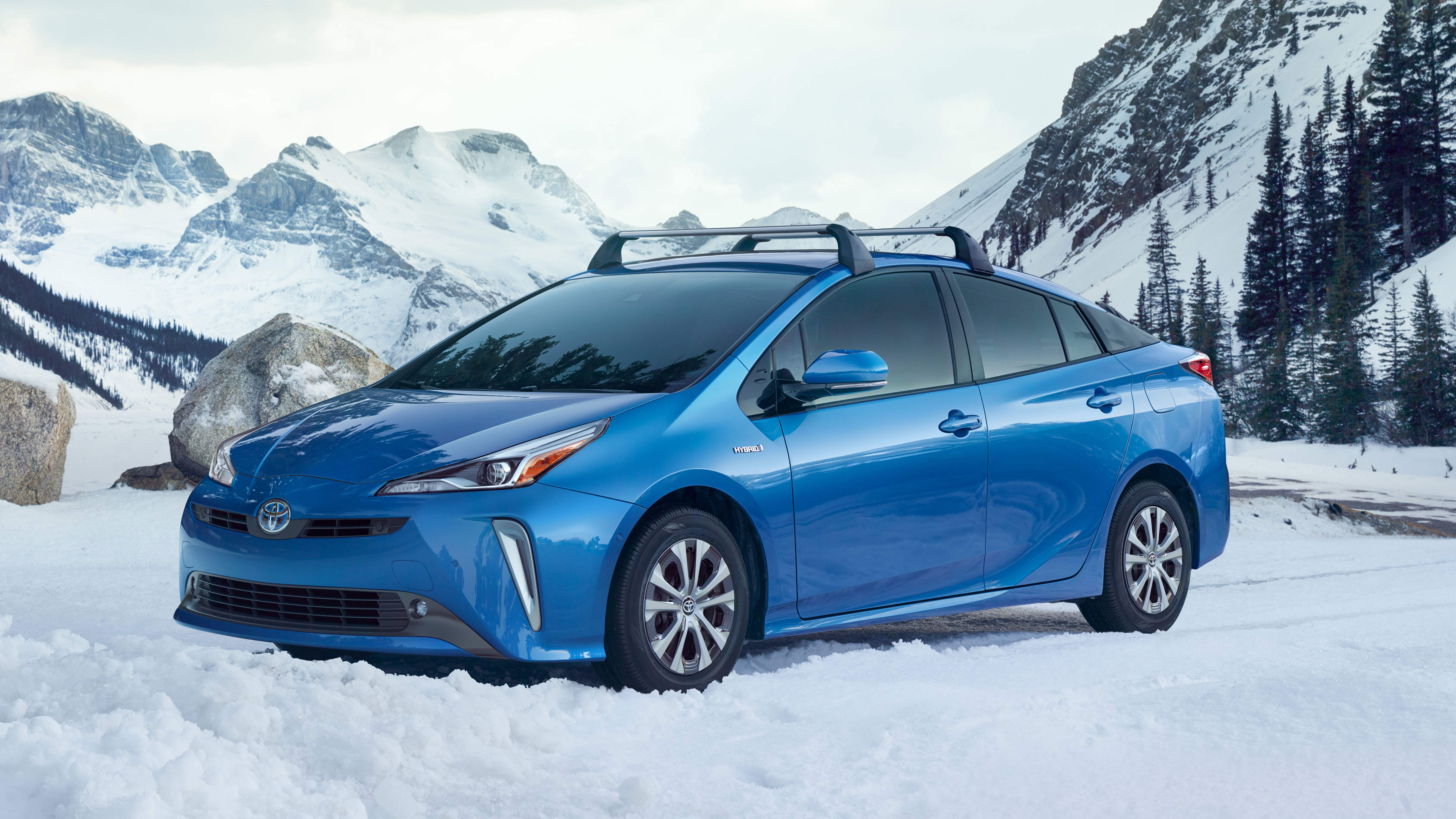 Toyota Prius новая