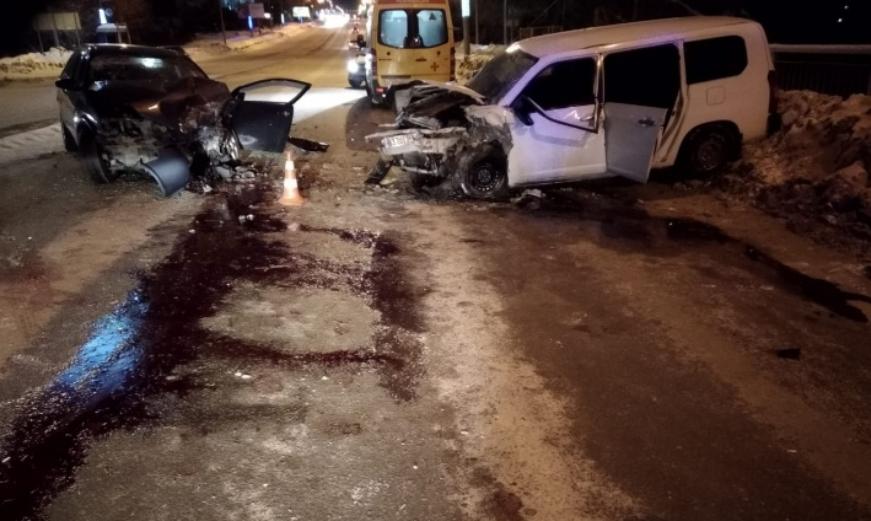 В Новосибирске в ночном ДТП погибла девушка В Новосибирске в ночном ДТП погибла девушка