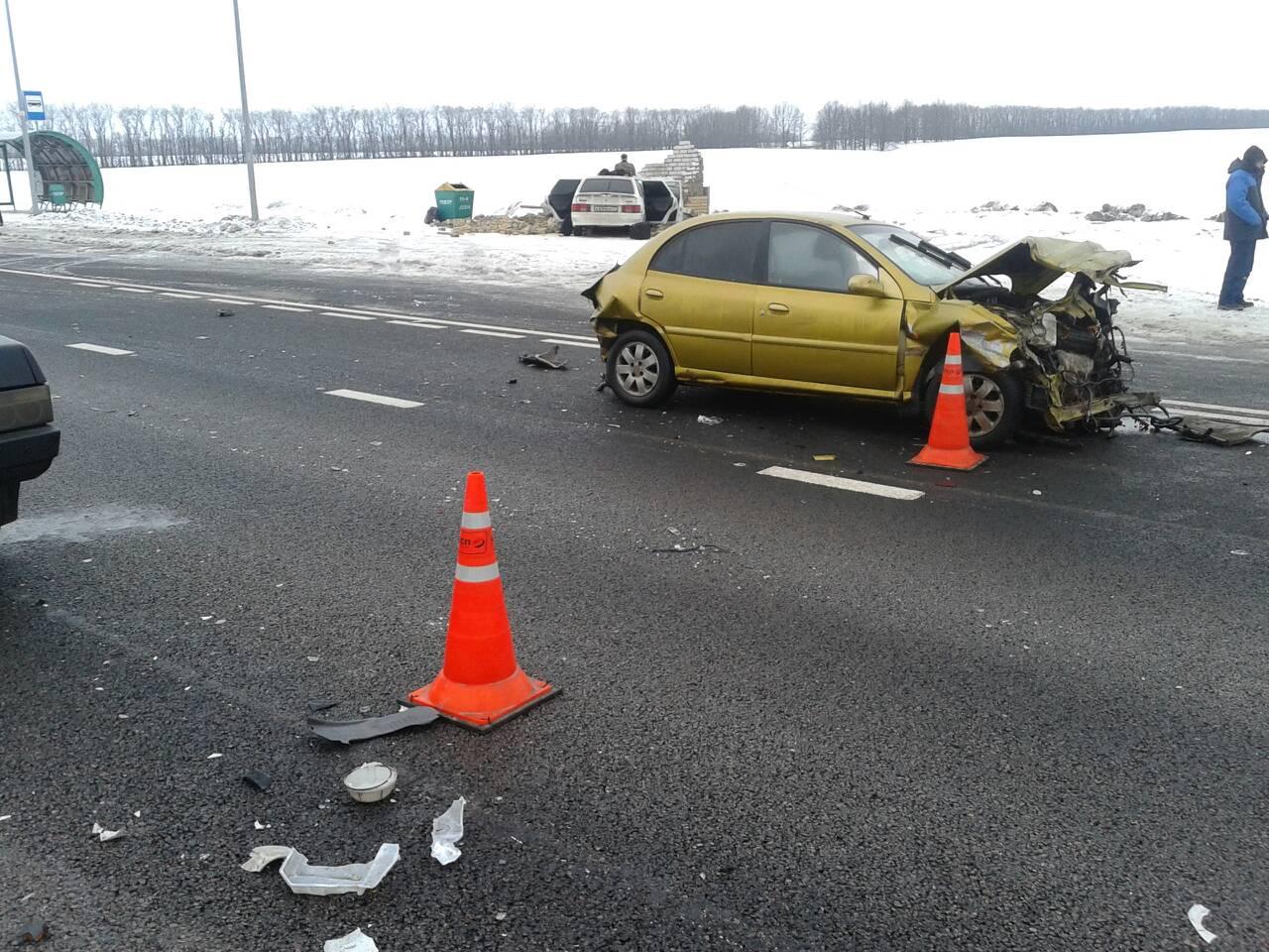 Два человека пострадали в массовом ДТП под Воронежем Два человека пострадали в массовом ДТП под Воронежем (2)
