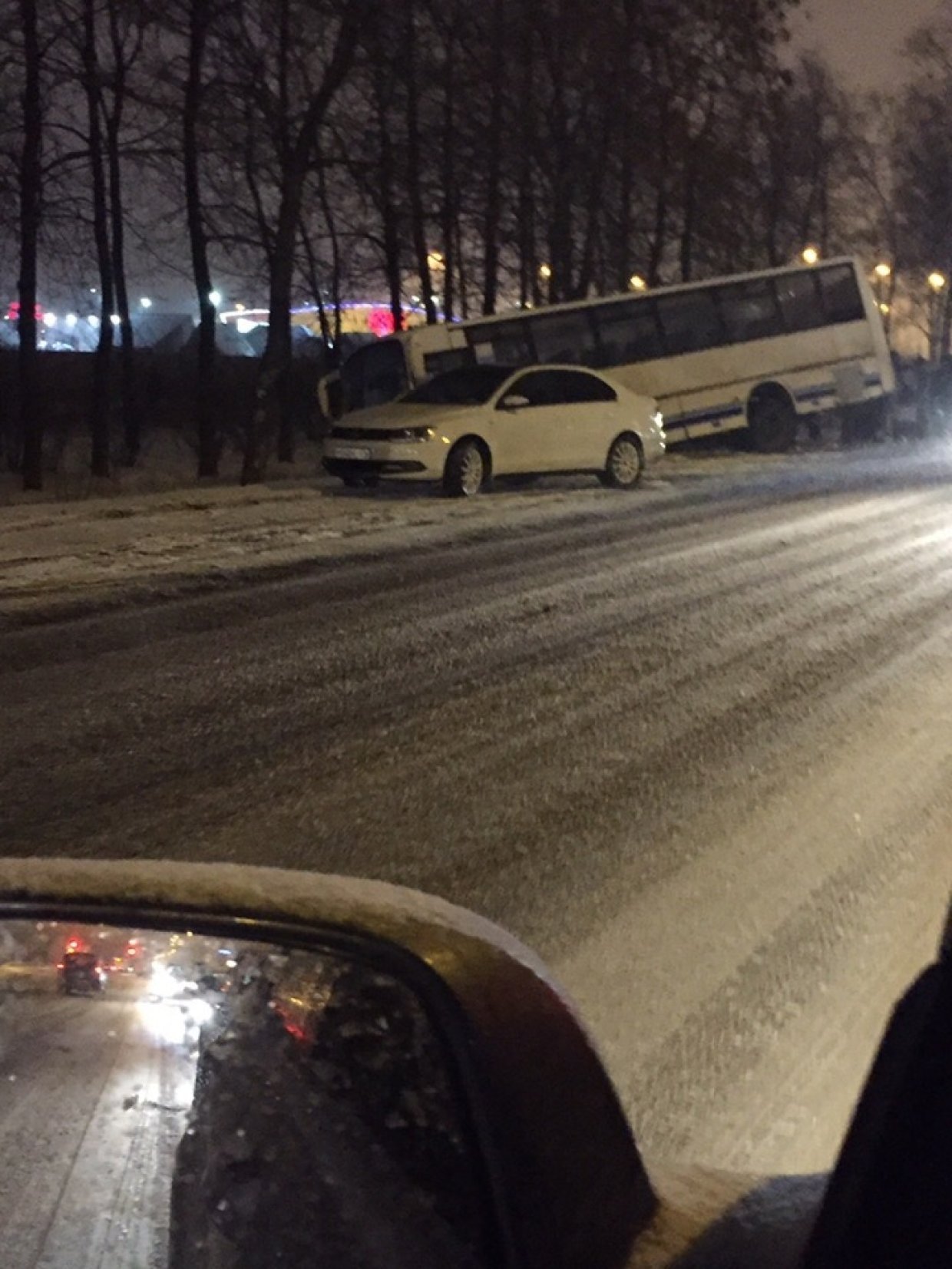 Два человека пострадали в ДТП с автобусом на Таллинском шоссе Два человека пострадали в ДТП с автобусом на Таллинском шоссе (1)
