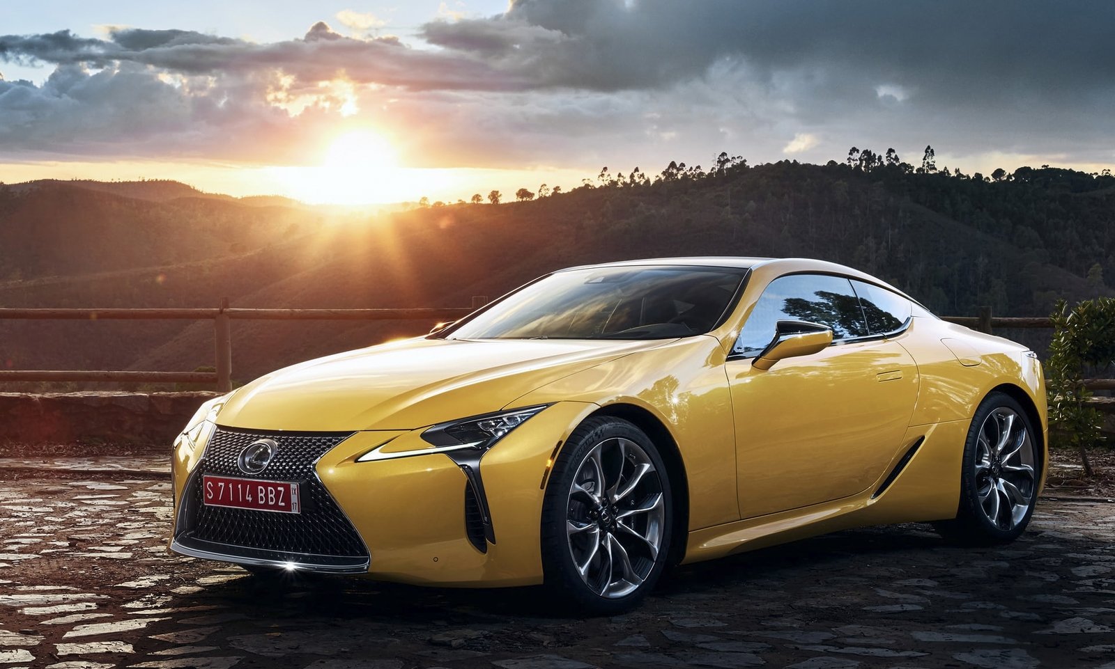 the-lexus-lc-yellow--3_1600x0w