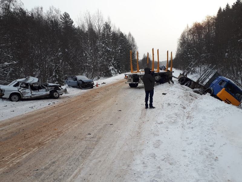 Водитель ВАЗа погиб в ДТП с КамАЗом под Устюгом (2)