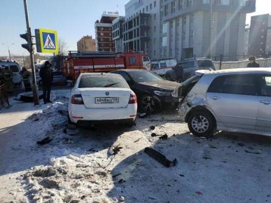 Два человека пострадали в массовом ДТП в Иркутске