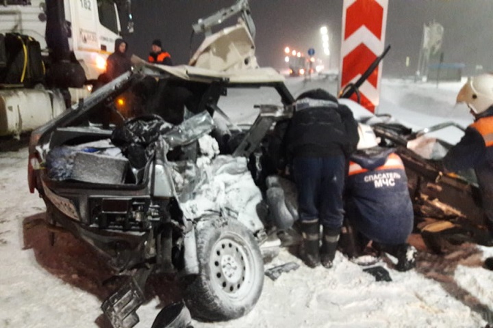В Татарстане в ДТП с КамАЗом погибли четыре человека В Татарстане в ДТП с КамАЗом погибли четыре человека (1)