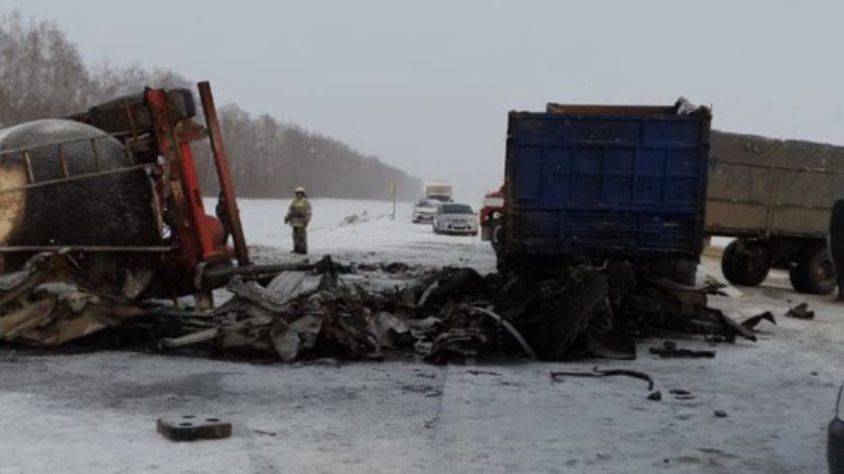Два человека погибли в тройном ДТП в Тамбовской области Два человека погибли в тройном ДТП в Тамбовской области (1)