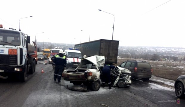 Два человека погибли в ДТП с фурой в Волгограде (2)