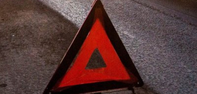 В Москве такси врезалось в столб – погибли двое
